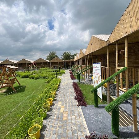 Gopika Resort Vrindāvan Buitenkant foto