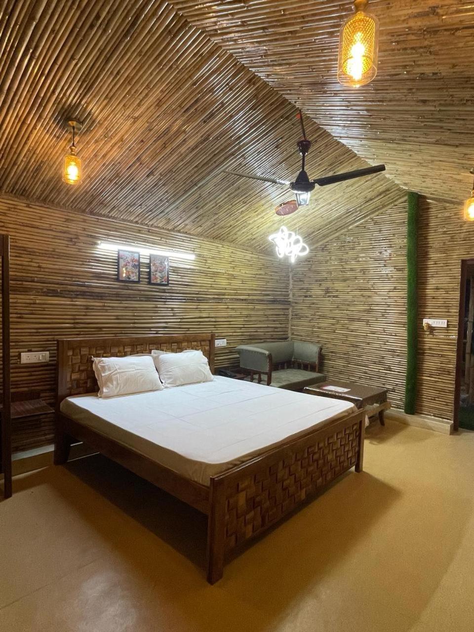 Gopika Resort Vrindāvan Buitenkant foto