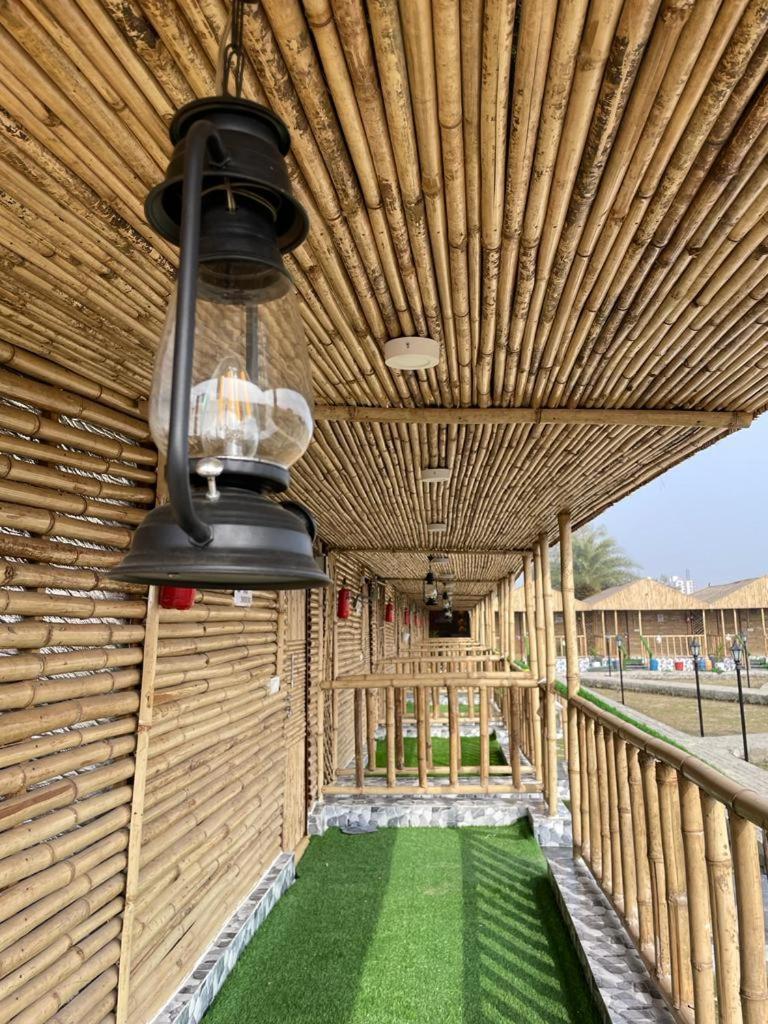 Gopika Resort Vrindāvan Buitenkant foto