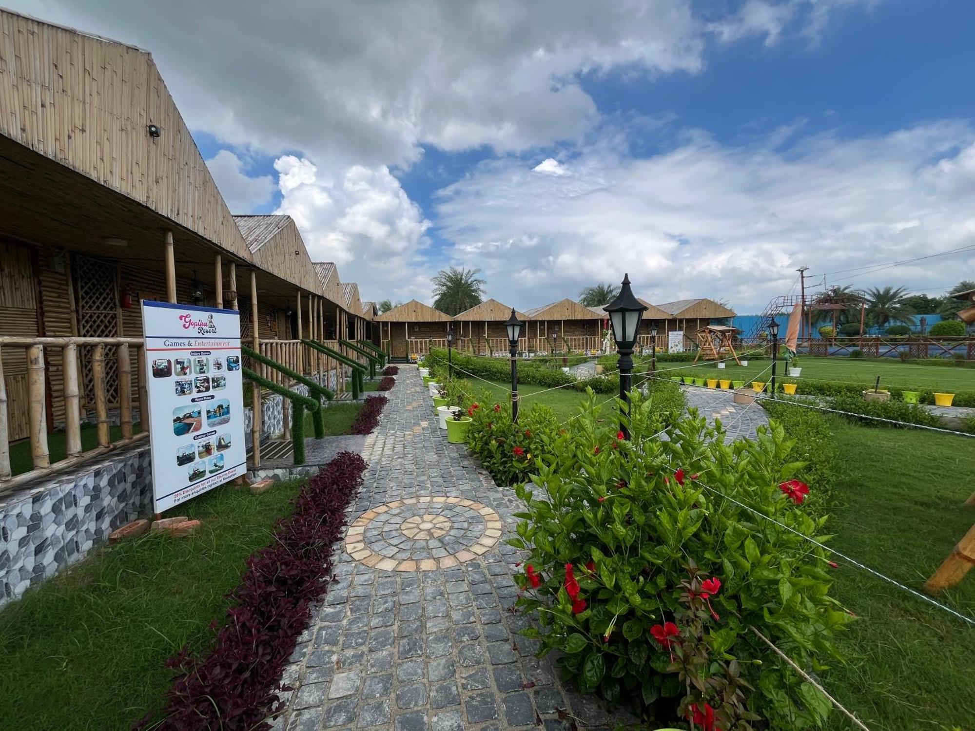 Gopika Resort Vrindāvan Buitenkant foto